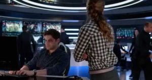 Supergirl 2.Sezon 9.Bölüm Supergirl 2.Sezon 9.Bölüm